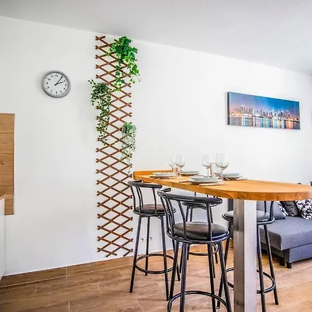 21 Centre Historique - Gare- Place De La Comedie