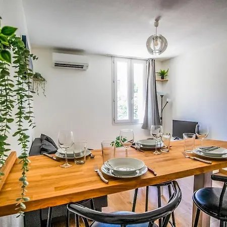 21 Centre Historique - Gare- Place De La Comedie